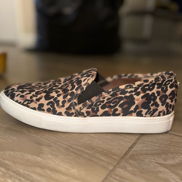 Steve Madden cheetah print Symba slip on tennis shoes size 8.5 - Picture 3 of 13
